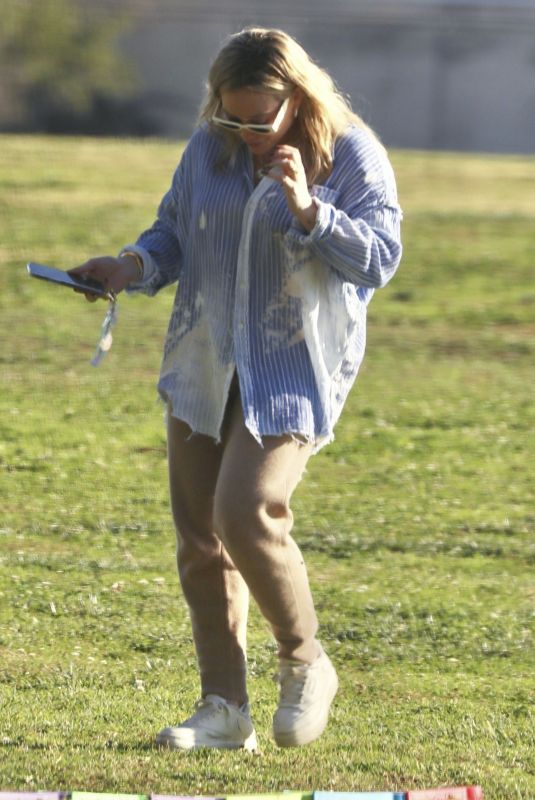 HILARY DUFF Takes Her Daugher to a Park in Los Angeles 11/27/2023