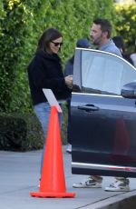 JENNIFER GARNER and Ben Affleck Chatting by Her Car in Los Angeles 11/09/2023