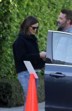 JENNIFER GARNER and Ben Affleck Chatting by Her Car in Los Angeles 11/09/2023