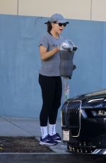 JENNIFER GARNER Feeding a Parking Meter in Los Angeles 11/19/2023