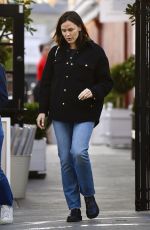 JENNIFER GARNER Out and About in Brentwood 11/10/2023