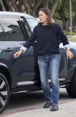 JENNIFER GARNER Out and About in Los Angeles 11/15/2023