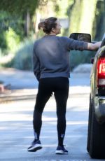 JENNIFER GARNER Shares Affectionate Goodbye with Her Boyfriend John Miller 11/17/2023