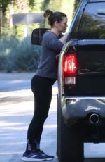 JENNIFER GARNER Shares Affectionate Goodbye with Her Boyfriend John Miller 11/17/2023