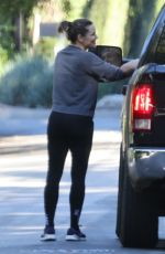 JENNIFER GARNER Shares Affectionate Goodbye with Her Boyfriend John Miller 11/17/2023