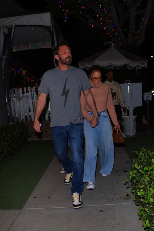 JENNIFER LOPEZ and Ben Affleck Out for Dinner at The Ivy 11/05/2023
