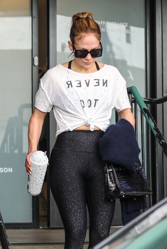 JENNIFER LOPEZ Leaves Workout in Los Angeles 11/28/2023