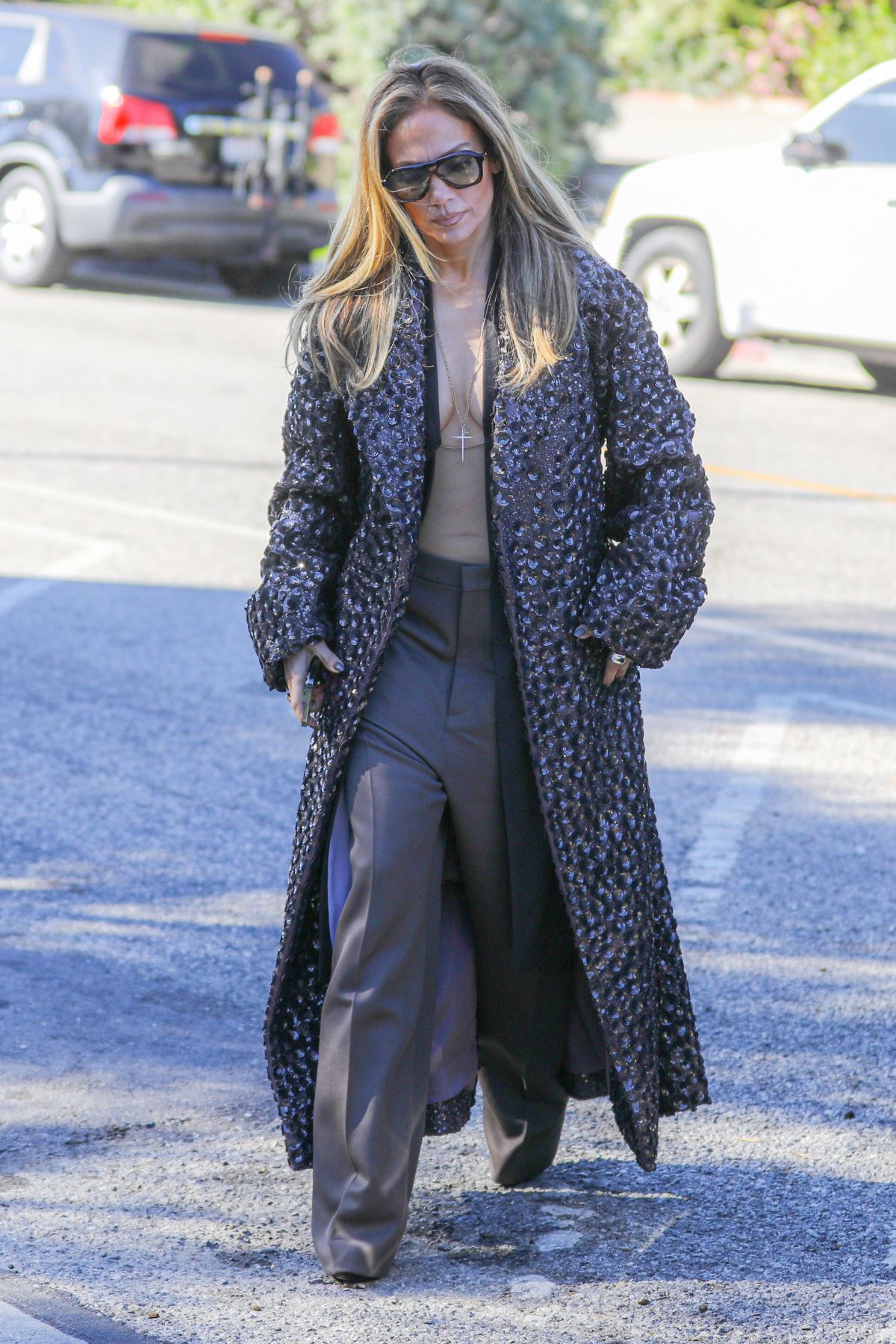 JENNIFER LOPEZ Out and About in Beverly Hills 11/14/2023 – HawtCelebs