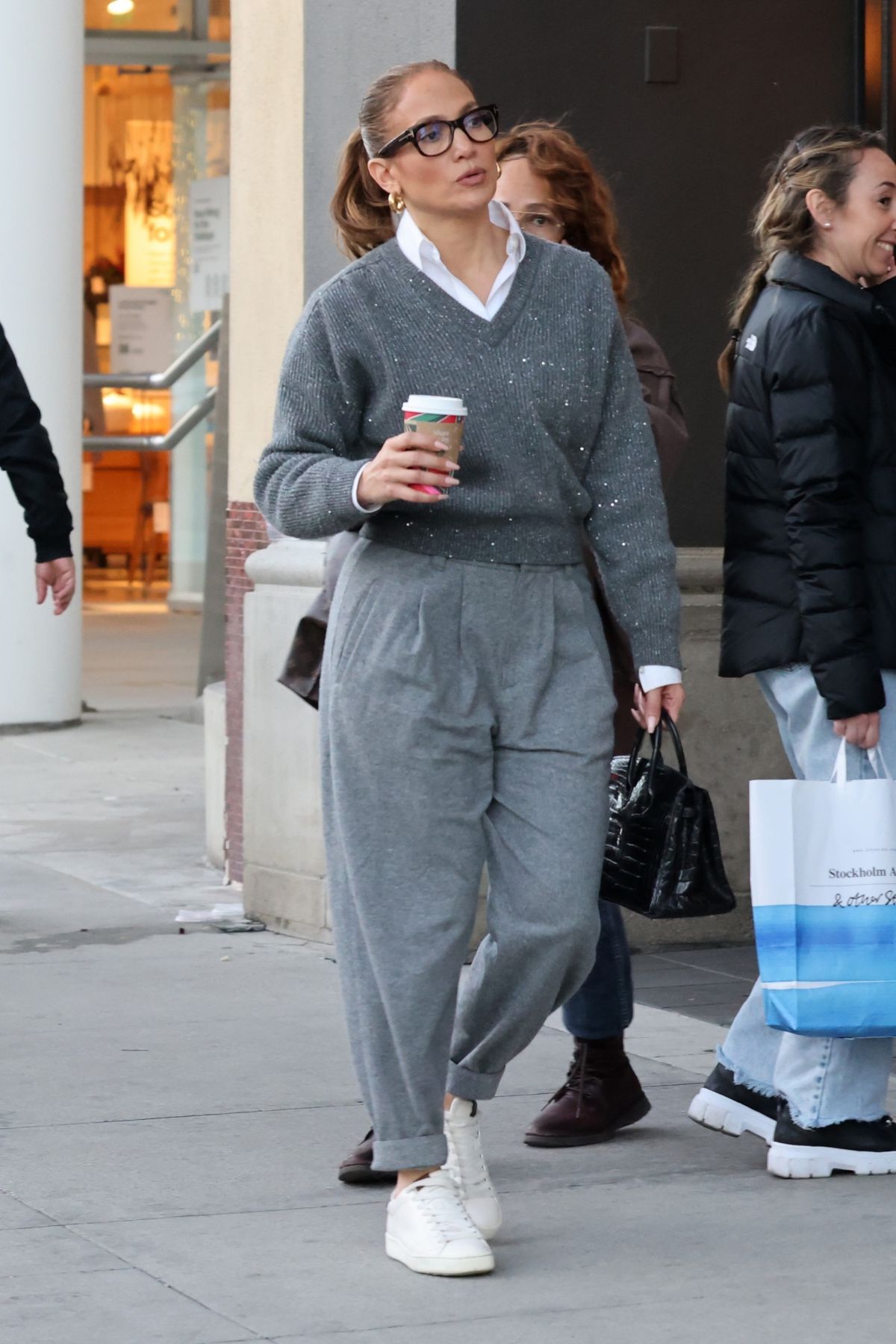 JENNIFER LOPEZ Out for a Coffee in Beverly Hills 11/20/2023 – HawtCelebs