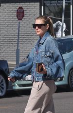 JESSICA HART Shopping at Gelson