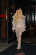 JESSICA SIMPSONHeading to Footwear News Awards in New York 11/29/2023