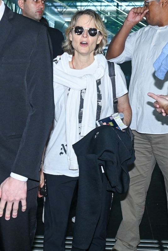 JODIE FOSTR Arrives at Guarulhos Airport in Sao Paulo 11/30/2023