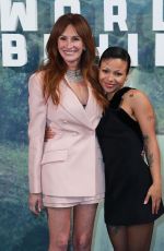 JULIA ROBERTS at Leave whe World Behind Special Screening in London 11/29/2023