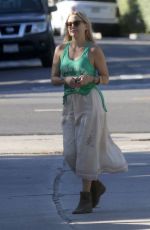 KATE HUDSON Out and About in Brentwood 11/07/2023