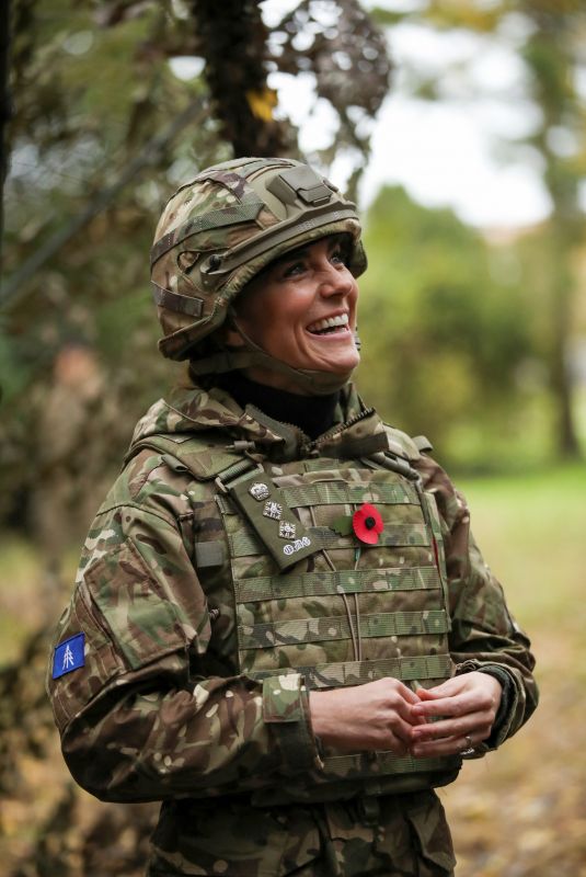 KATE MIDDLETON Visits Queen