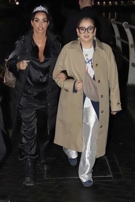 KATIE PRICE and Her Sister Sophie Leaves The Katie Price Show at The Lowry Theatre in Manchester 11/07/2023