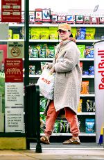 KATY PERRY Shopping at Mini Supermarket in Montecito 11/19/2023
