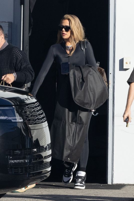 KHLOE KARDASHIAN Leaves a Studio in Los Angeles 11/17/2023