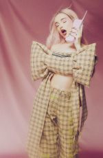 KIM PETRAS for Elle Mexico, December 2023