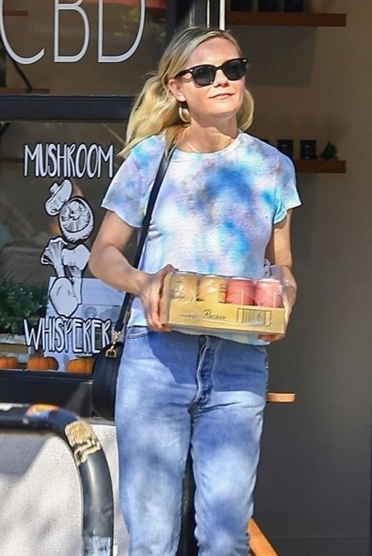 KIRSTEN DUNST Grabs a Coffee Before Making a Stop at a CBD Store 11/01/2023