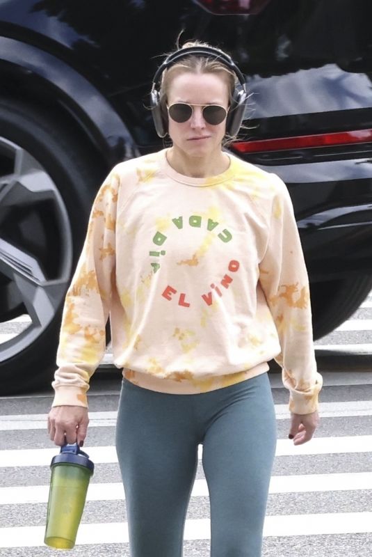 KRISTEN BELL Out Hiking in Los Feliz 11/13/2023