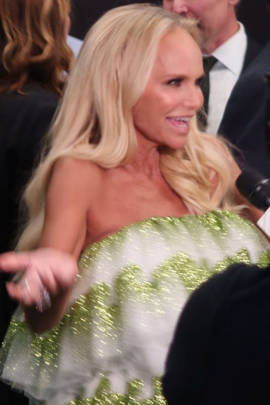 KRISTIN CHENOWEETH Arrivves at Wicked