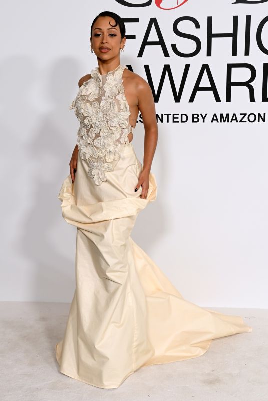 LIZA KOSHY at 2023 Cfda Fashion Awards in New York 11/06/2023at 2023 Cfda Fashion Awards in New York 11/06/2023