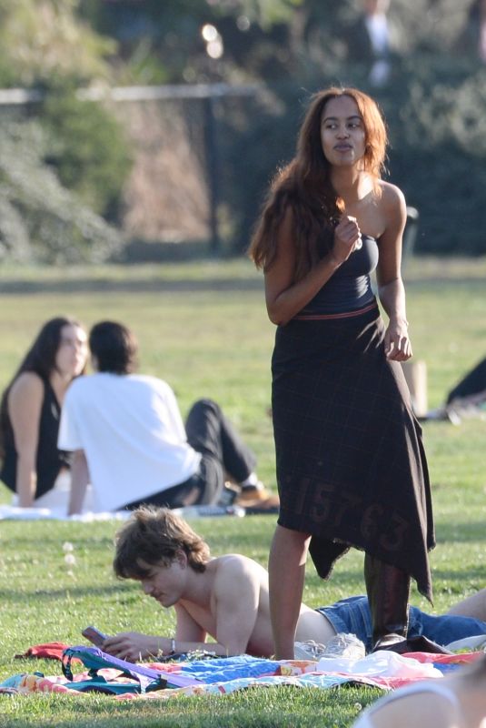 MALIA OBAMA at a Park with Friends in Los Angeles 11/04/2023