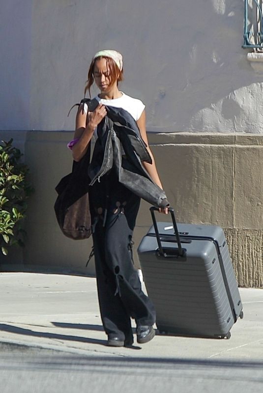 MALIA OBAMA Departing for Los Angeles Airport 11/18/2023