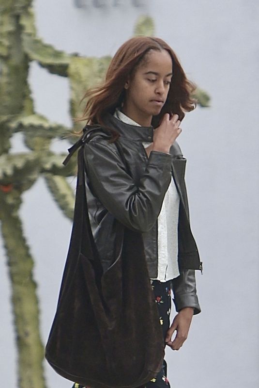 MALIA OBAMA Out for Lunch at Zinque in Los Angeles 11/17/2023