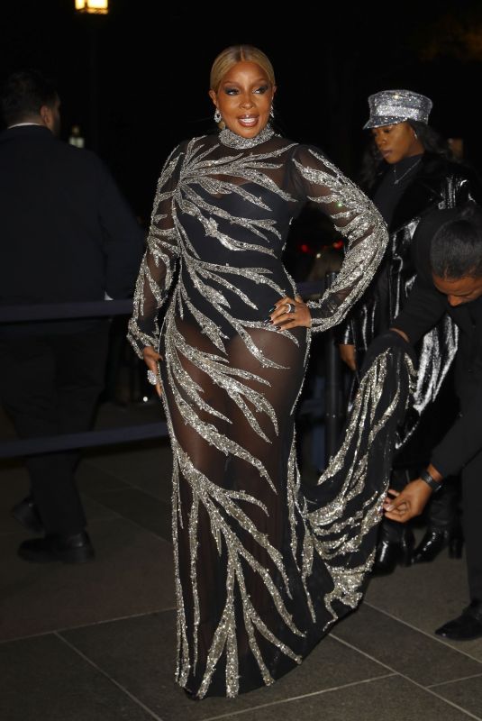 MARY J. BLIGE Arrives at 2023 CFDA Fashion Awards in New York 11/06/2023