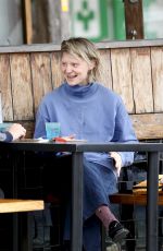 MIA WASIKOWSKA Out for Lunch with a Friend at Bronte Beach in Sydney 11/01/2023