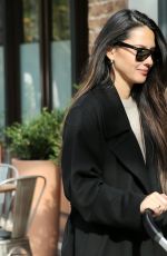 OLIVIA MUNN Out with Her Uppababy Stroller in New York 11/04/2023