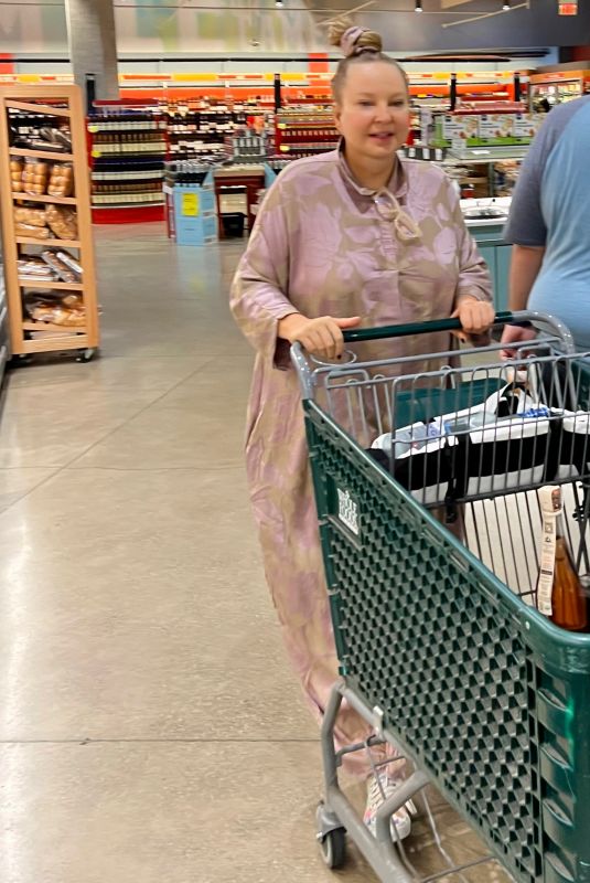 SIA Shopping for Groceries and Wine at Organic Grocery Store in Burbank 11/08/2023