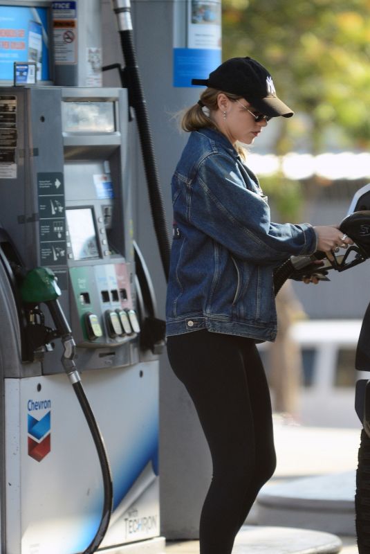 SUKI WATERHOUSE at a Gas Station in Los Angeles 11/17/2023