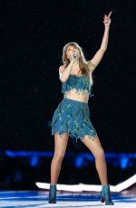 TAYLOR SWIFT Performs ay The Era