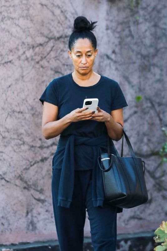 TRACEE ELLIS ROSS Leaves a Skin Care Clinic in West Hollywood 11/17/2023