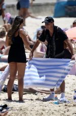 YASMINE ZWEEGERS and Sam Prince at Bronte Beach in Sydney 11/18/2023