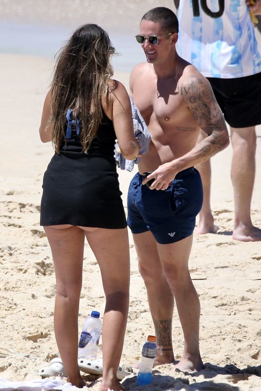 YASMINE ZWEEGERS and Sam Prince at Bronte Beach in Sydney 11/18/2023