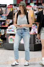 ZOE VENTOURA Arrives at Sydney Domestic Airport 11/14/2023