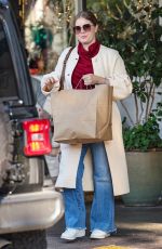 AMY ADAMS Shopping at Beverly Glen Deli in Los Angeles 12/24/2023