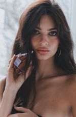 EMILY RATAJKOWSKI for Viktor and Rolf Flowerbomb Hragrance Holiday 2023