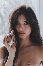 EMILY RATAJKOWSKI for Viktor and Rolf Flowerbomb Hragrance Holiday 2023
