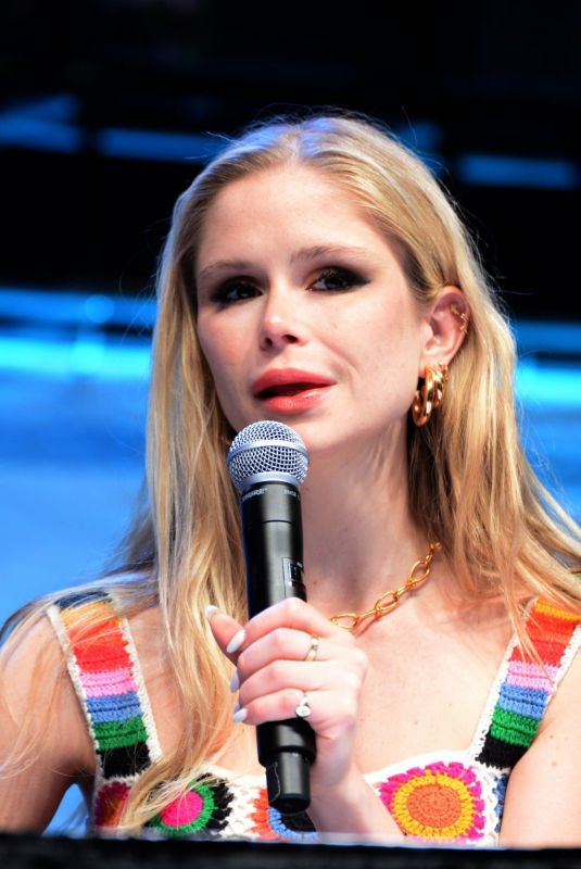 ERIN MORIARTY at Los Angeles Comic Con 12/02/2023