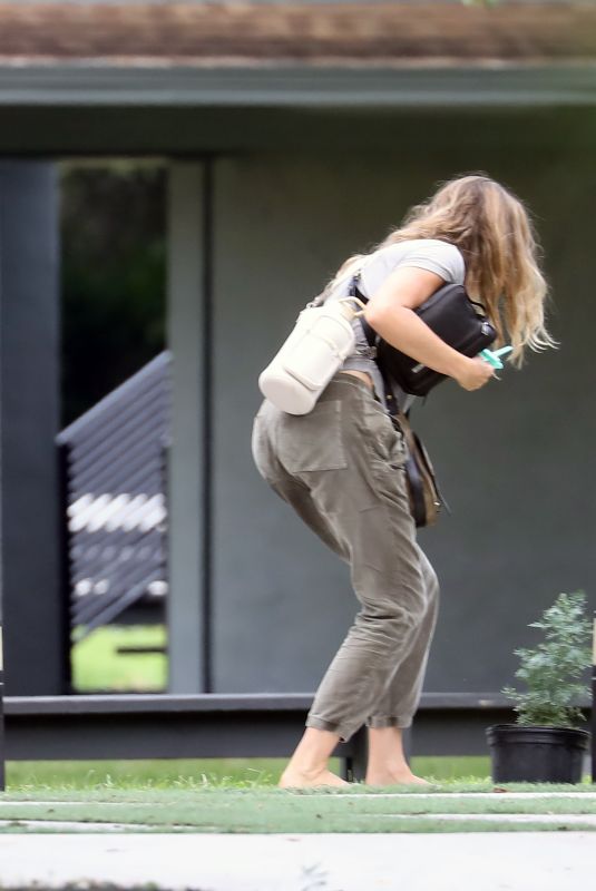 GISELE BUNDCHEN Outside Her New House in Miami 10/14/2023