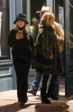 GOLDIE HAWN and Kurt Russell at Kate Hudson
