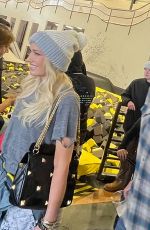 GWEN STEFANI and Blake Shelton go Skiing and Tubing with Kids in Utah 12/24/2023