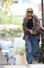 GWEN STEFANI Out and About in Los Angeles 12/17/2023