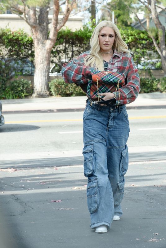 GWEN STEFANI Out and About in Los Angeles 12/17/2023