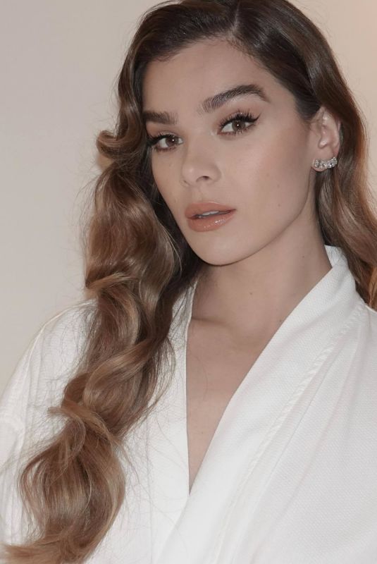 HAILEE STEINFELD - Instagram Photos 12/26/2023